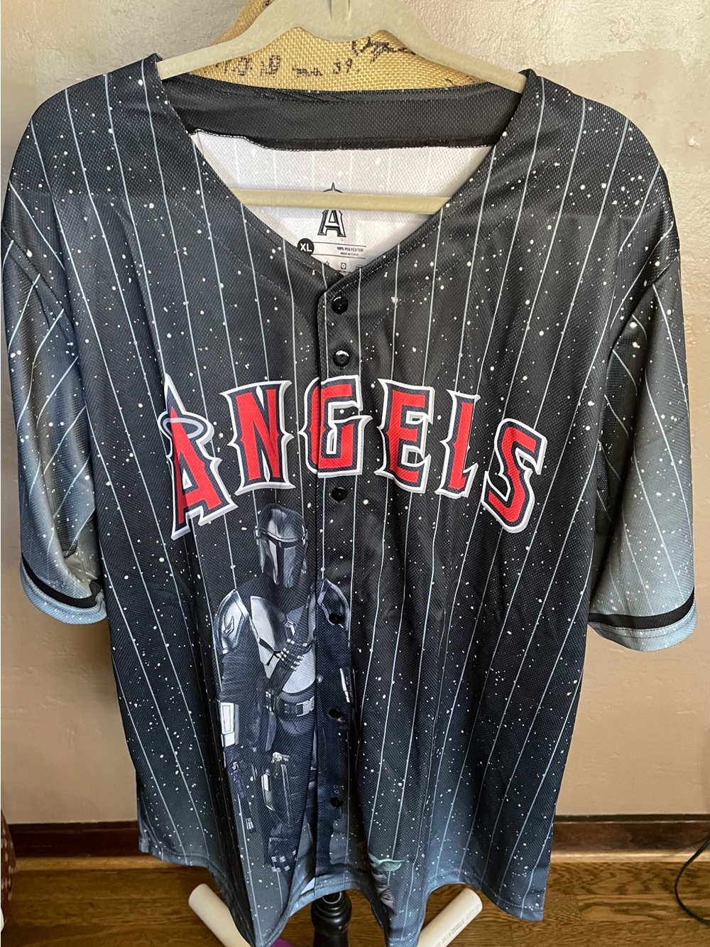 Los Angeles Angels StarWars Mandalorian Grogu Graphic Jersey button up XL